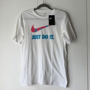 Nike White T-Shirt with bright pink and Blue Graphics. Boys Sz XL-NWT